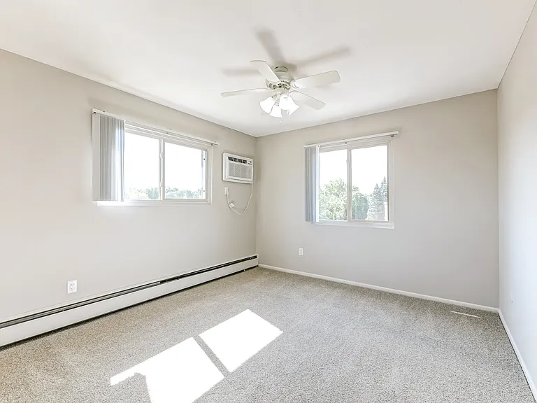 LaBlanche Apartments — Photo 10