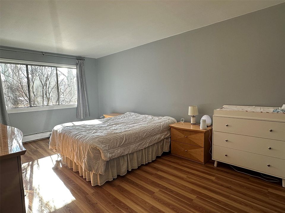 1st image of 100 Coachlight Square
