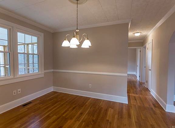 5th image of 2160 Breckenridge Ave