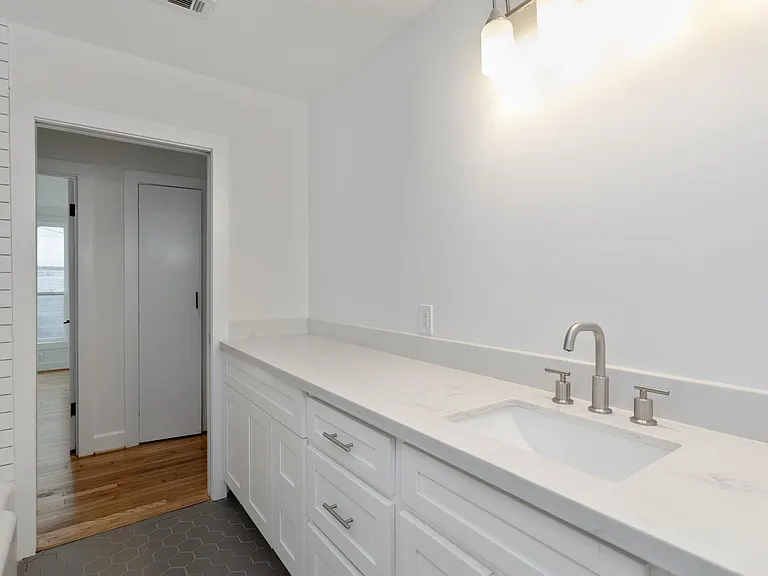 1834 Norcrest Dr — Photo 24