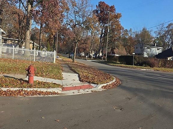 4th image of 1401 Eastwood Dr