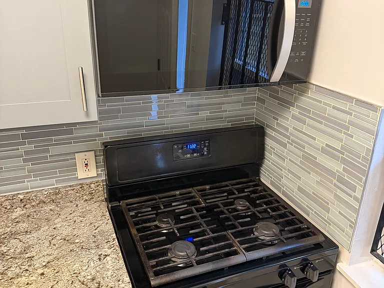 2040 N Darien St — Photo 8