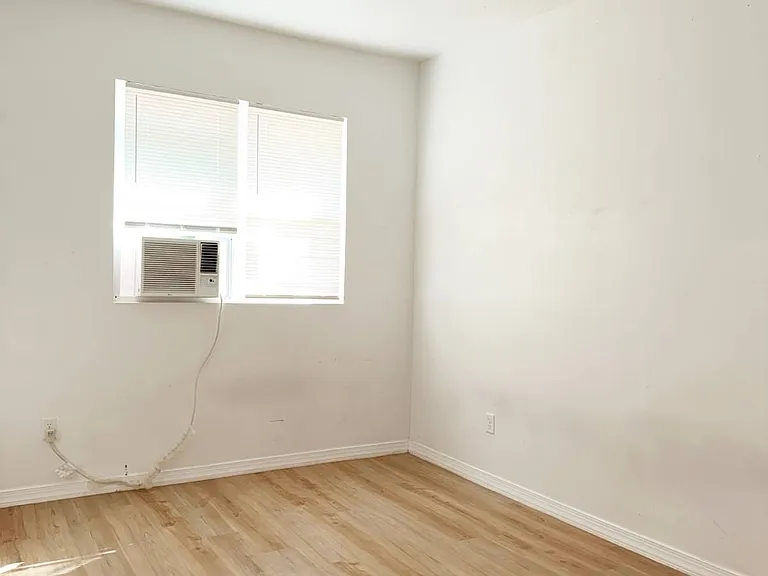 101 W 21st St #2 — Photo 2