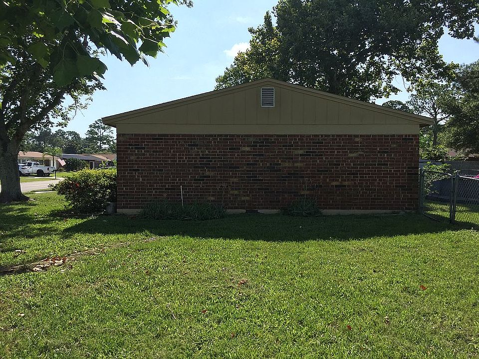 2nd image of 10958 Hardwick Ln
