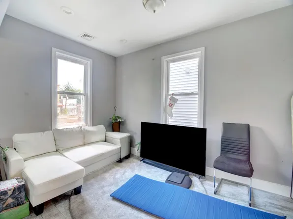 224 Freeman Avenue image 18 of 26