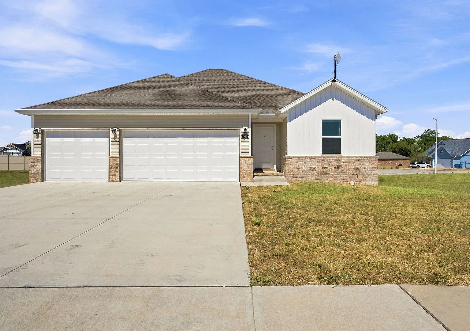 Newly Built 4 Bedroom Home Bolivar, Mo — Photo 2