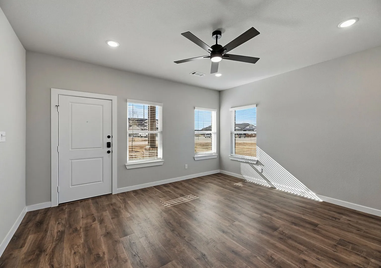 Available Now! New Luxurious Triplex Located On 1-Acre Lot In Midlothian, Tx! — Photo 3