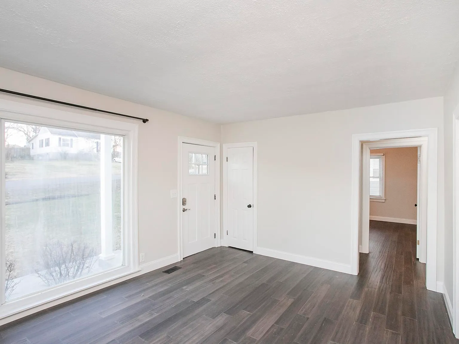 2 bed, 756 sqft, $1,700 — Photo 2