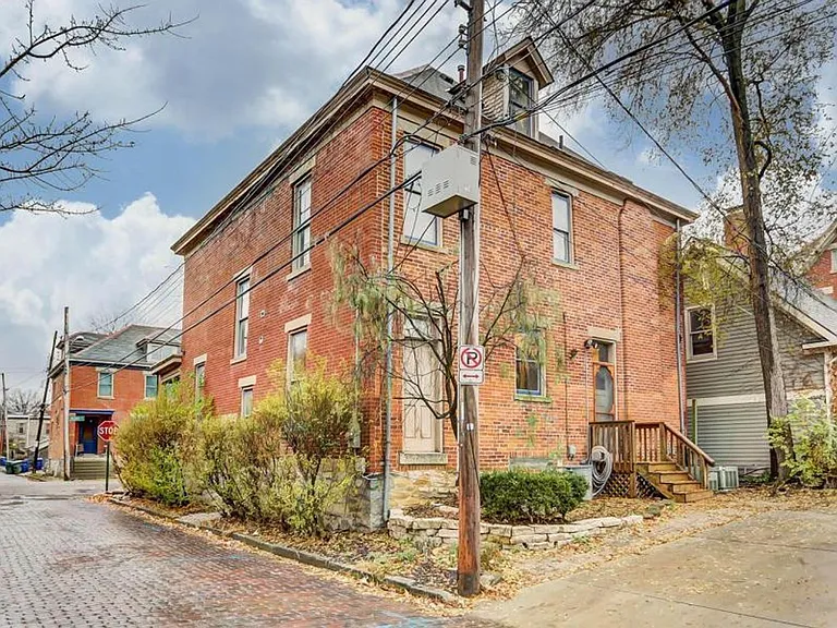 250 Wilber Ave — Photo 4