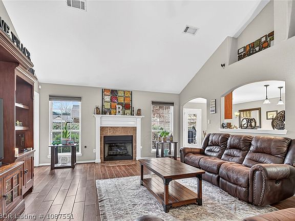 2nd image of 1736 Red Oak Cir