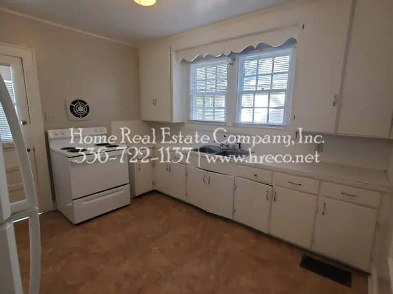 1354 Westbrook Plaza Dr — Photo 8