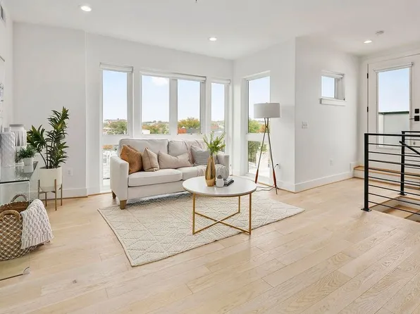 765 18th St NE Penthouse 5, Washington, DC 20002