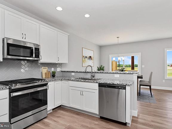 4th image of 668 Brittany Dr