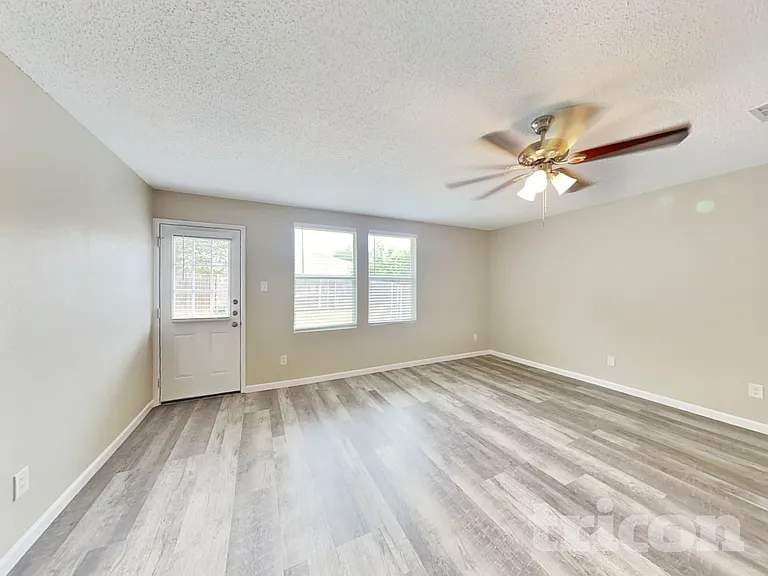 3916 Golden Horn Ln — Photo 3