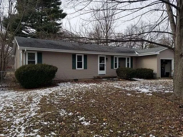 1403 Cambridge Dr photo 1