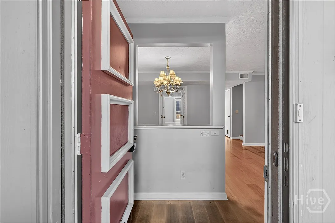 3 bed, 2.5 bath, 1720 sqft, $2,200 — Photo 3