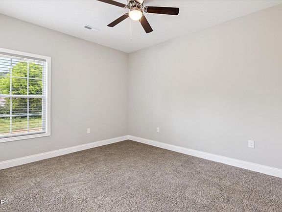 4th image of 422 McGuire Rd