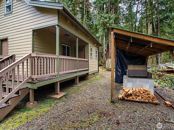 Home has durable cement board siding and is well maintained.>