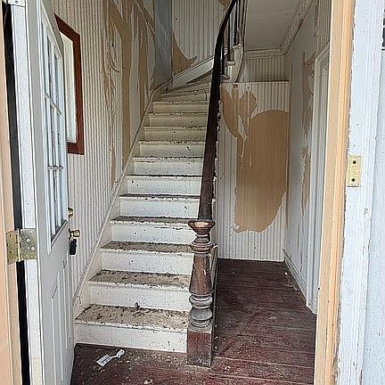 5th image of 5113 Prospect St