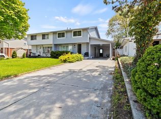 61 Goldfinch Rd, Hamilton, ON L9A 3W9