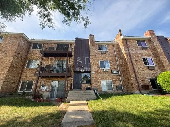 808 W College Blvd APT 302, Addison, IL 60101