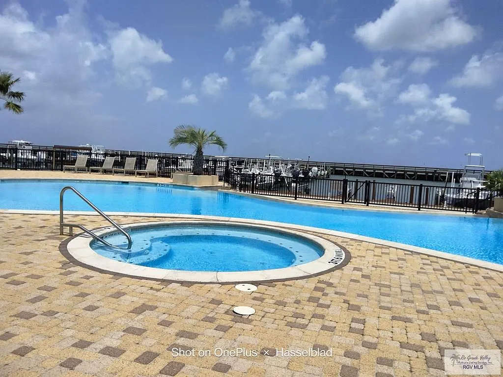 3 bed, 2.0 bath, 1500 sqft, $3,500 — Photo 4