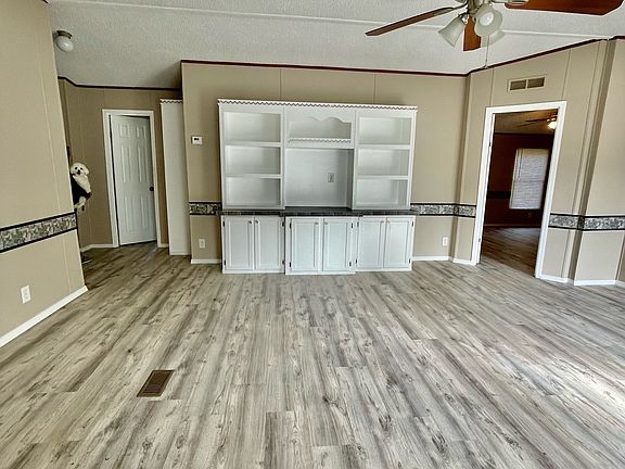3rd image of 18126 Robin Oaks Dr
