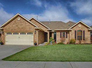 2705 SE 8th St, Moore, OK 73160