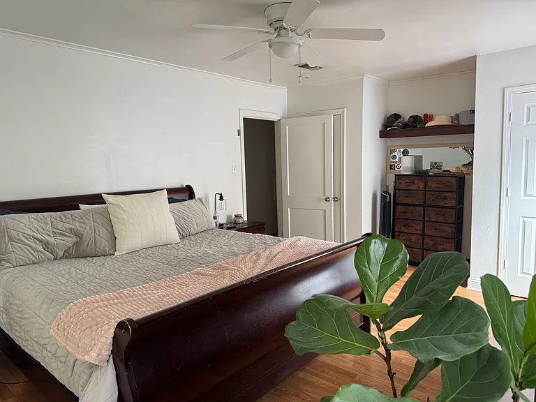 231 E Slattery Blvd — Photo 5