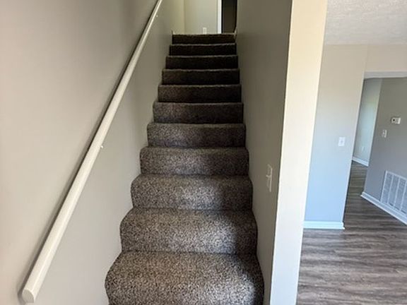 2nd image of 220 Tulip Dr #2