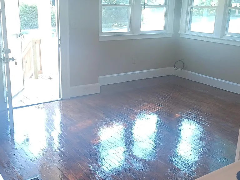 172 Devonia Ave — Photo 10
