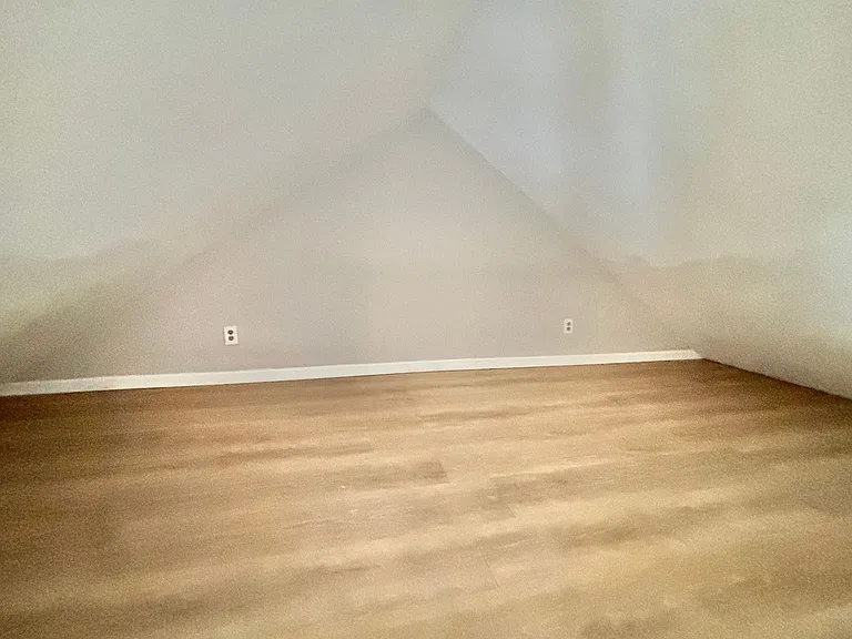 957 Vine St — Photo 6