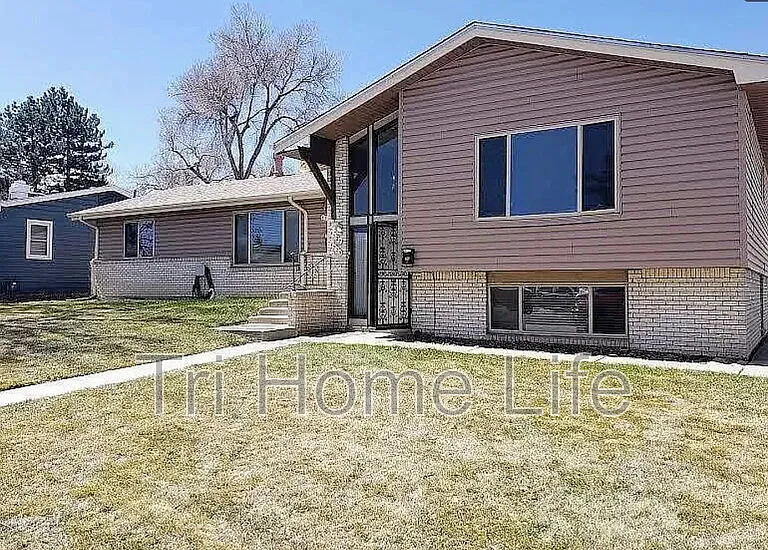 4725 S Acoma St — Photo 16