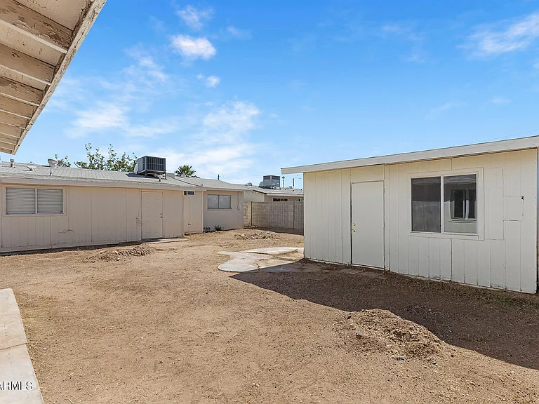 2246 W Sierra St — Photo 36