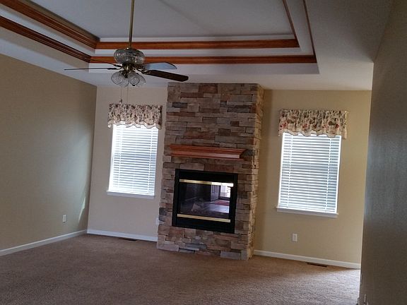 Living Room w/gas fireplace