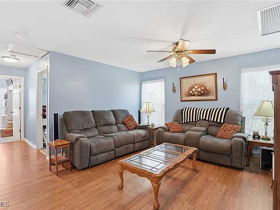 4th image of 203 Manatee St