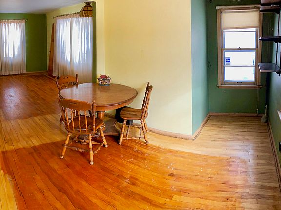 3rd image of 5715 N Dexter Ave