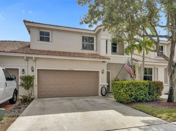 13062 NW 8th St, Pembroke Pines, FL 33028