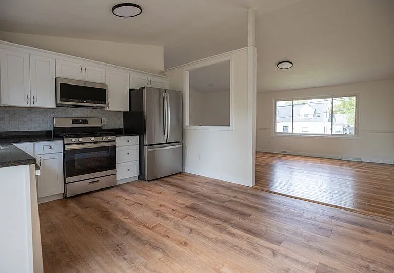 303 Chestnut St — Photo 10