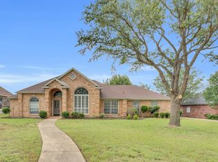 111 Meadow Glen Ln, Red Oak, TX 75154