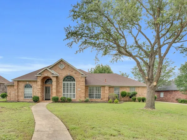111 Meadow Glen Ln, Red Oak, TX 75154
