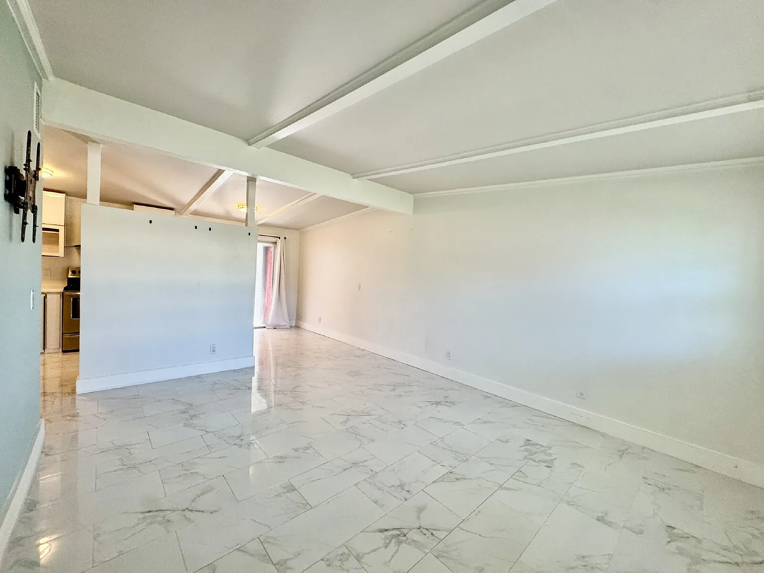 3 bed, 1.0 bath, $1,900 — Photo 3