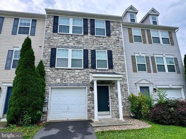 32 Lombard Ln, Bunker Hill, WV 25413