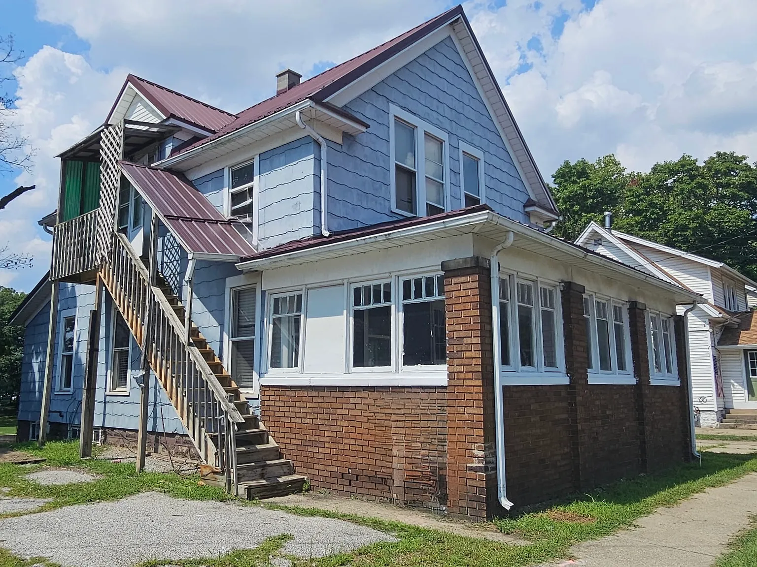 1574 W Franklin St — Photo 1