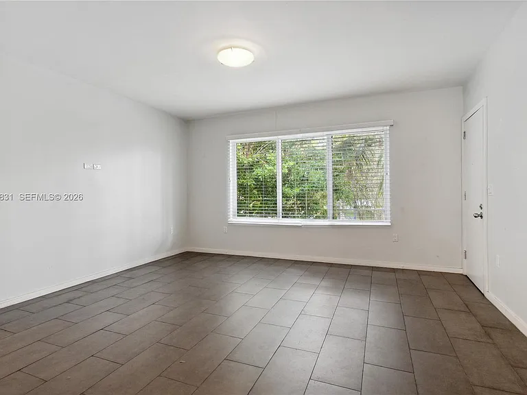 8501 Hawthorne Ave #4 — Photo 4