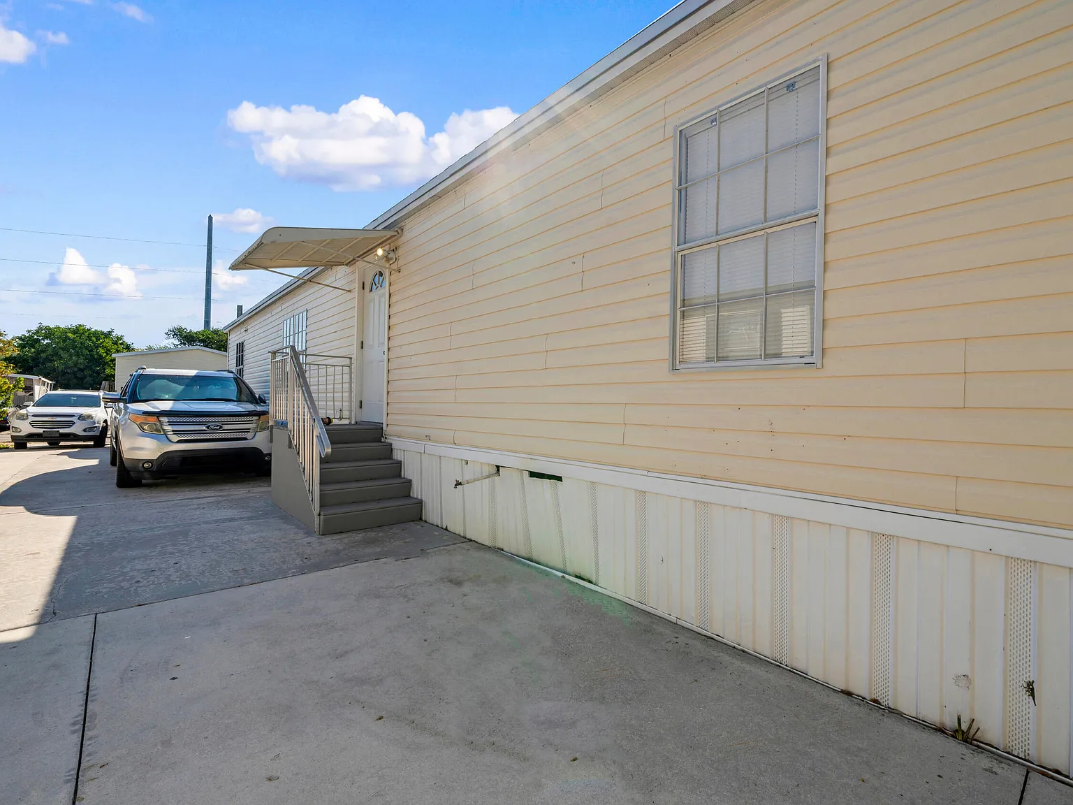 2 bed, 1.0 bath, 1100 sqft, $2,150 — Photo 2
