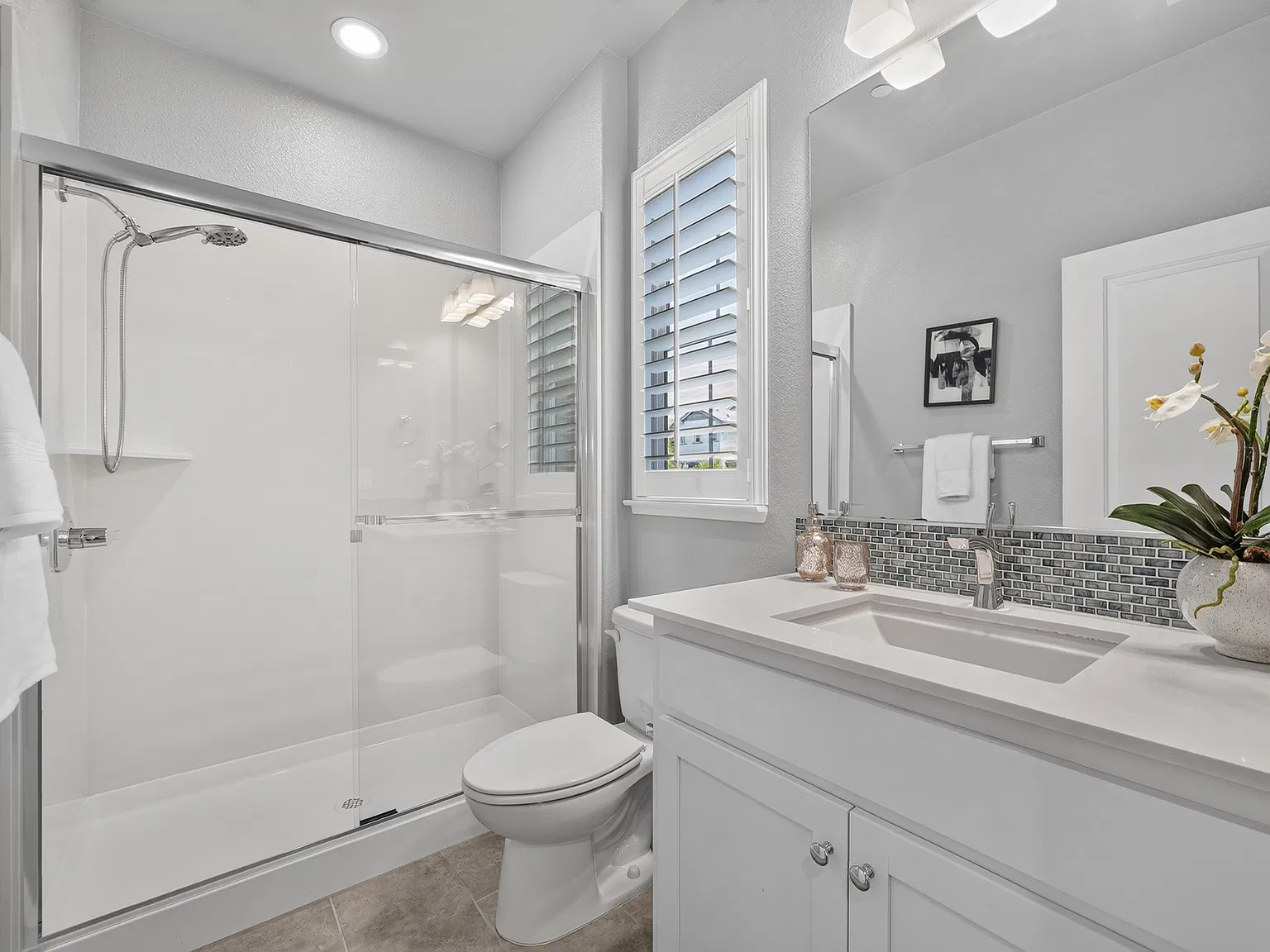 4 bed, 2176 sqft, $4,995 — Photo 3