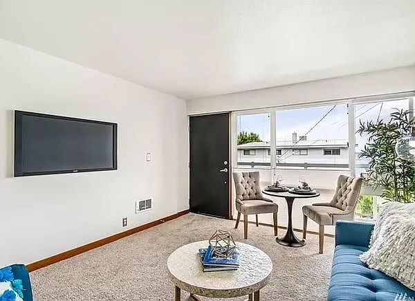 3151 Alki Ave SW — Photo 2