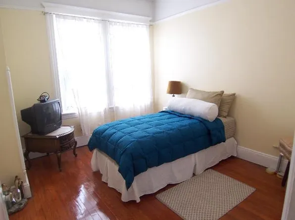 887 Montgomery Street image 7 of 11