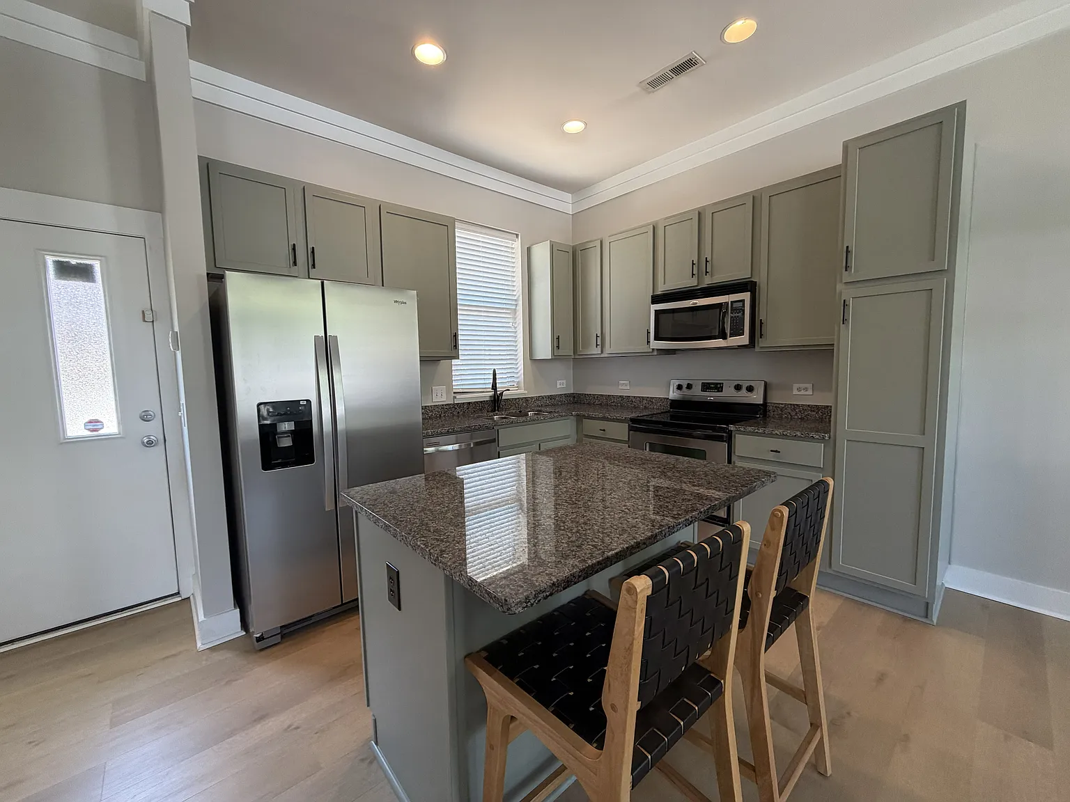3 bed, 1766 sqft, $3,100 — Photo 4